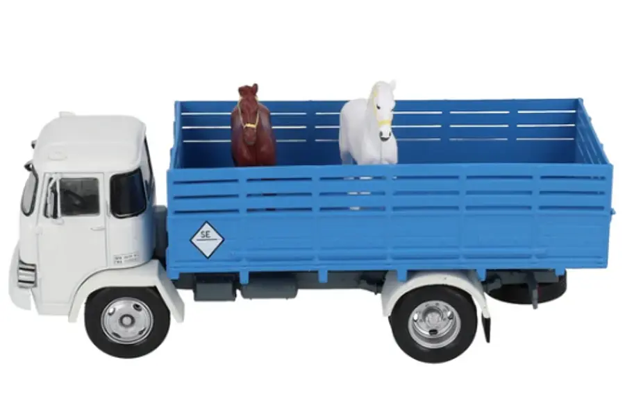 CAMION EBRO PARA CABALLOS  1/43 IXO