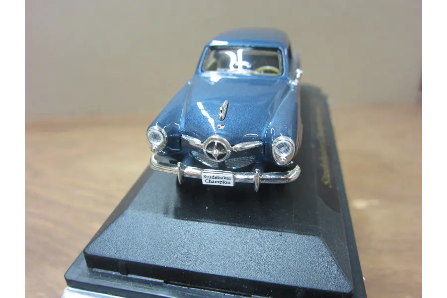 STUDEBEAKER CHAMPION ESCALA 1/43 MARCA IXO