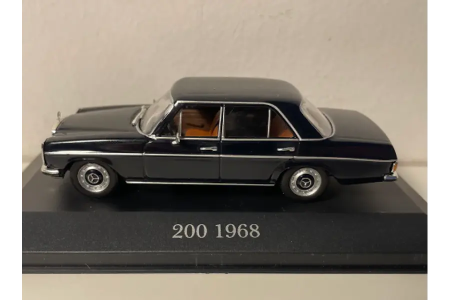 MERCEDES BENZ 200 1968, MARCA IXO ESCALA 1/43