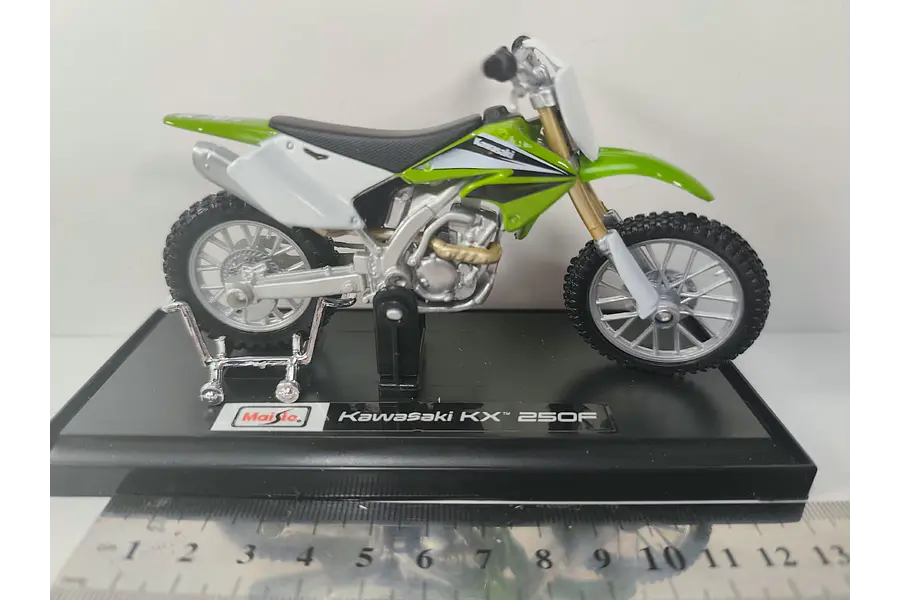 Moto Kawasaki Kx250, Escala 1/18 MARCA  MAISTO