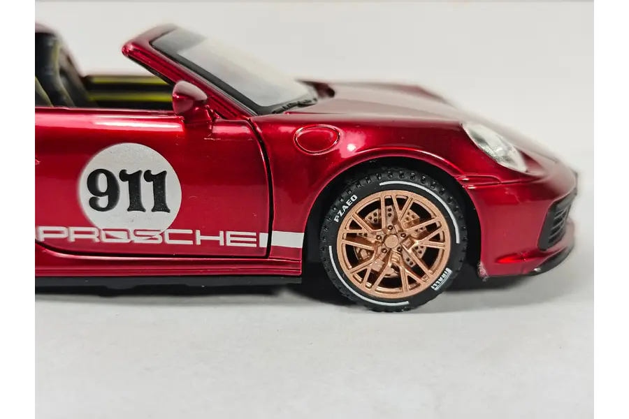 PORSCHE 911 TARGA 4S ROJO 1:32 MARCA NEWAO LED 