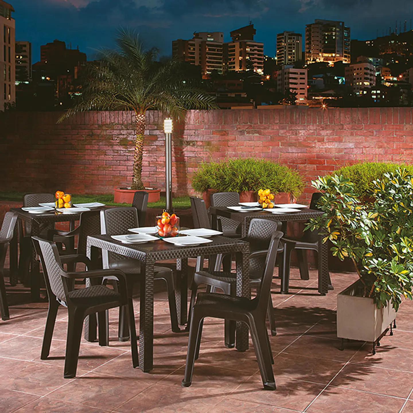 Combo Comedor Eterna, 1 Mesa, 4 Sillas Con Brazos 3