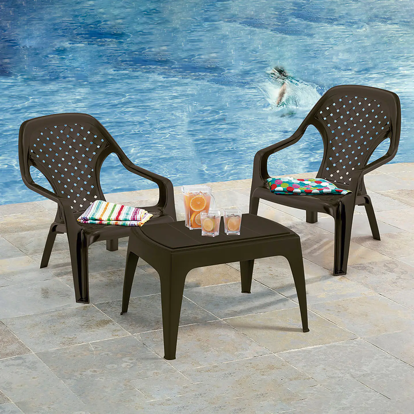 Combo Playero (2 Camas Asoleadoras + 2 Sillas Playeras + 1 Mesa de Centro) 2