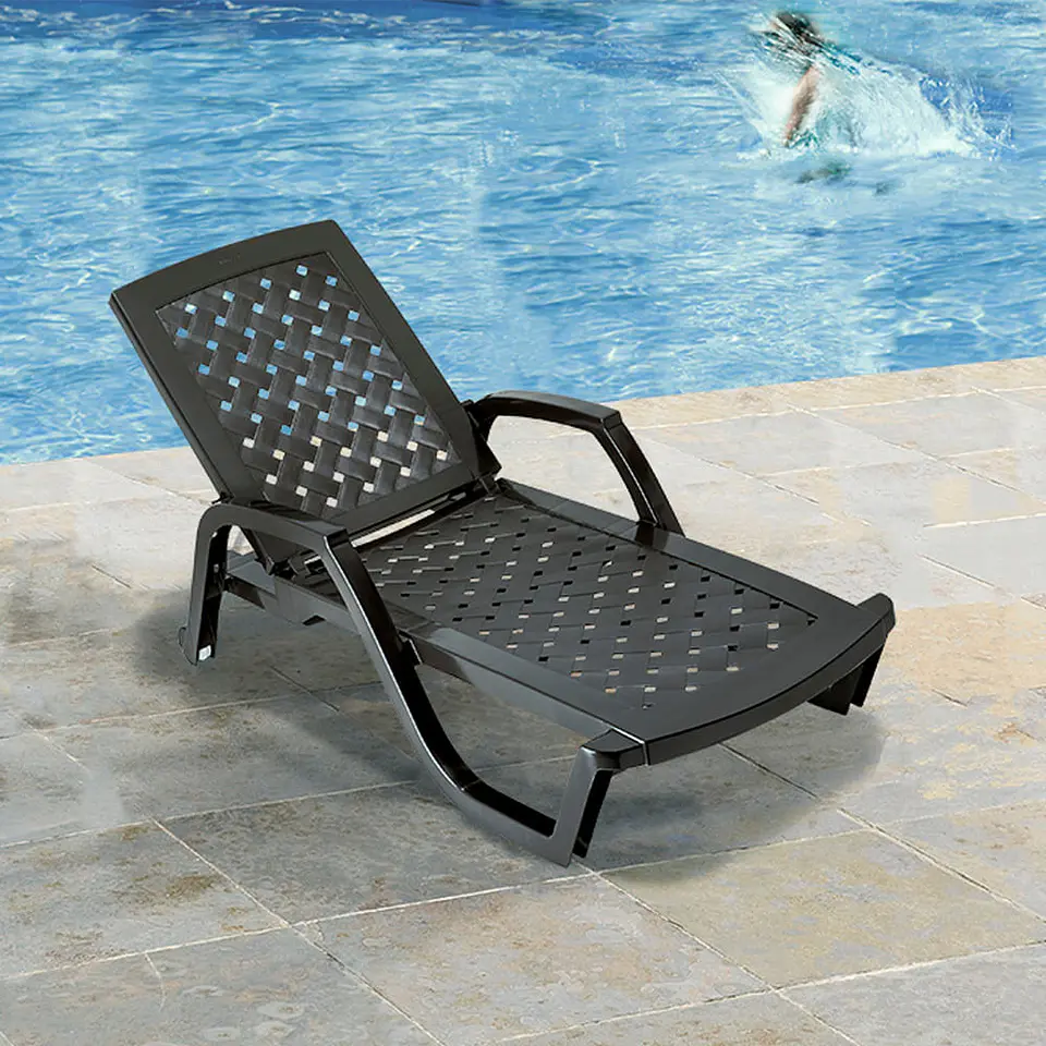 Combo Playero (2 Camas Asoleadoras + 2 Sillas Playeras + 1 Mesa de Centro) 3