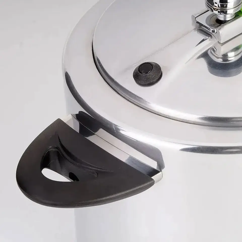 Olla a Presión con Cierre Interno 6 Litros / Universal 3