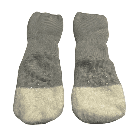 Calcetines grises de bebé con conejito