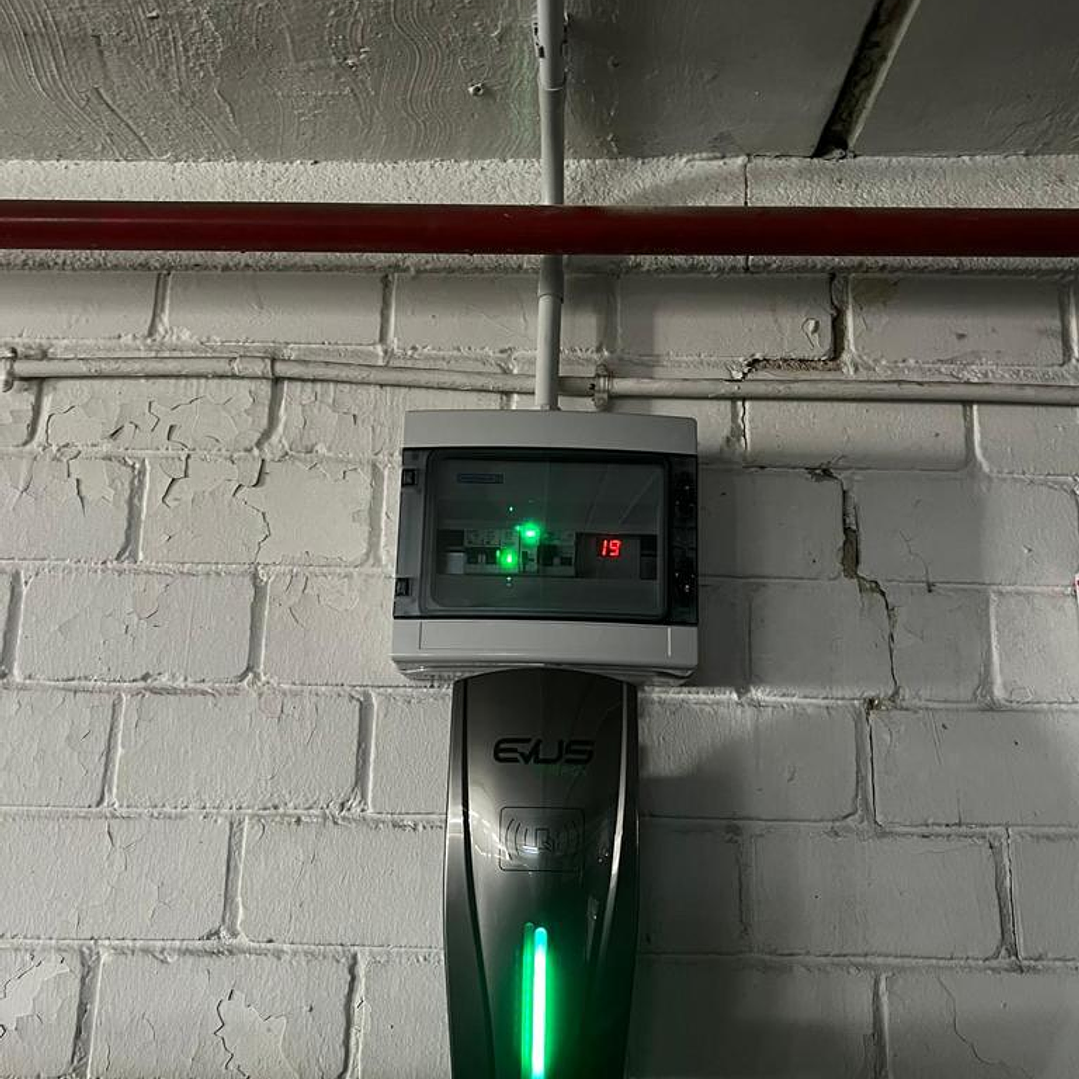 Instalación de Cargadores de Vehículos Eléctricos Realizadas 8