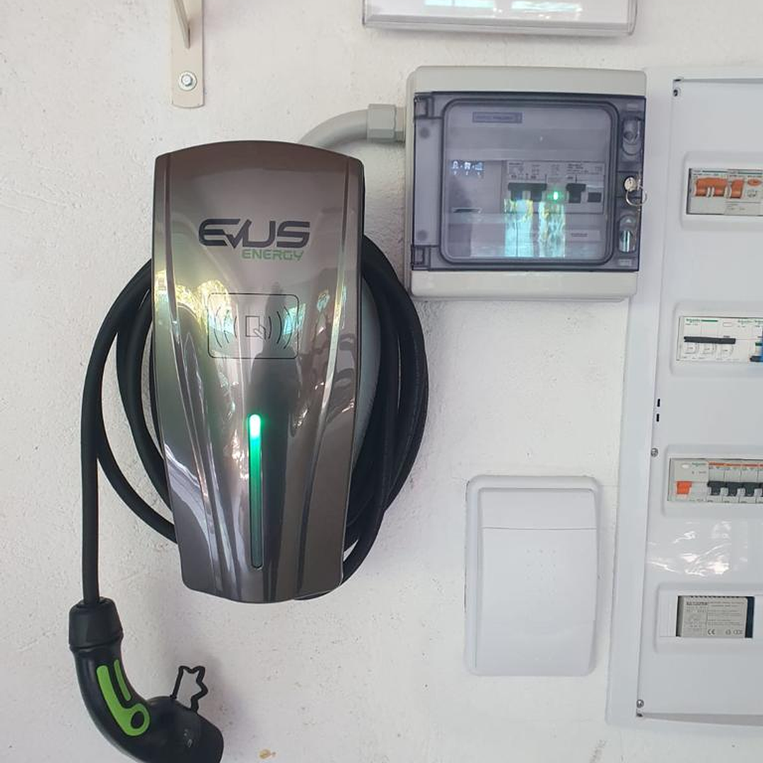 Instalación de Cargadores de Vehículos Eléctricos Realizadas 9