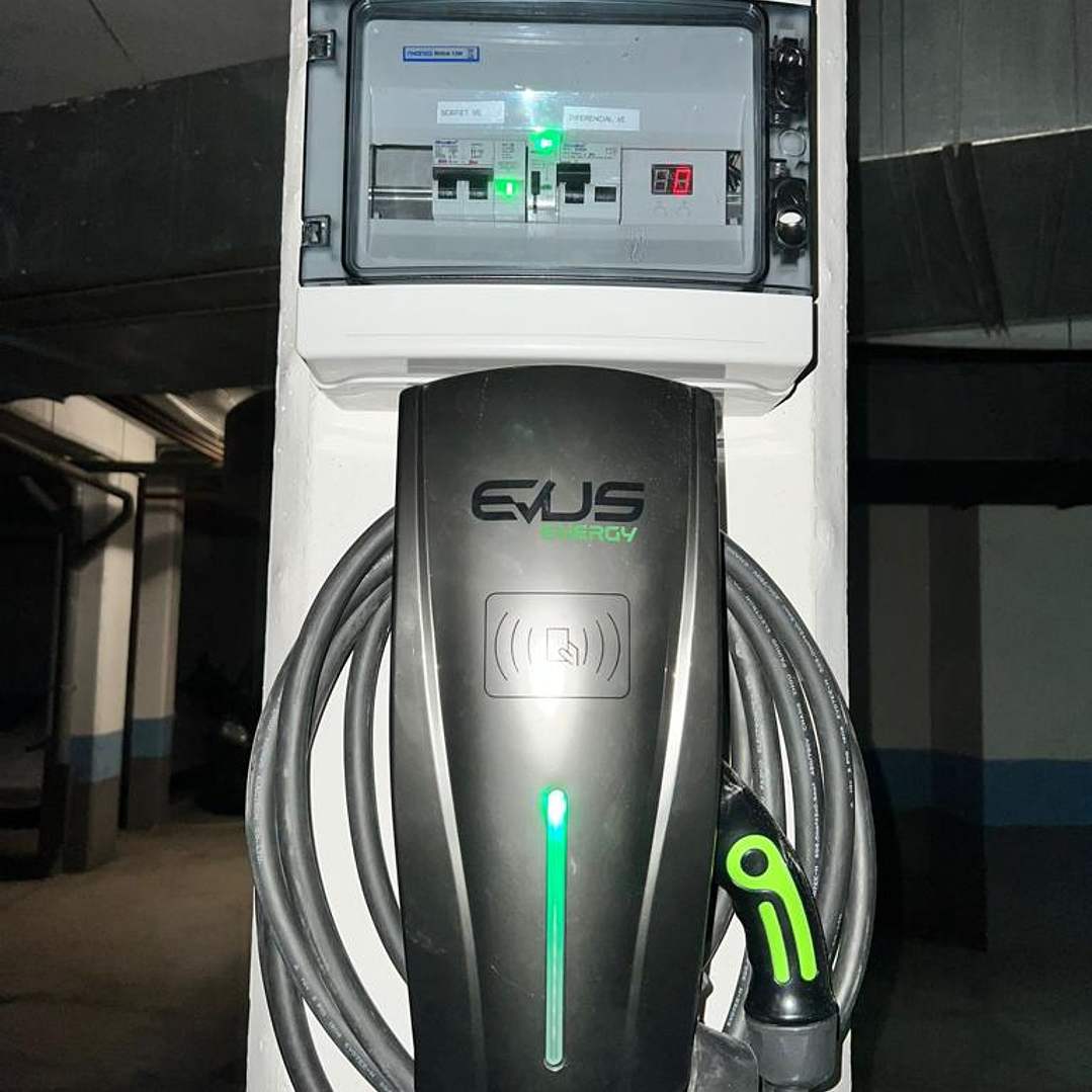 Instalación de Cargadores de Vehículos Eléctricos Realizadas 12