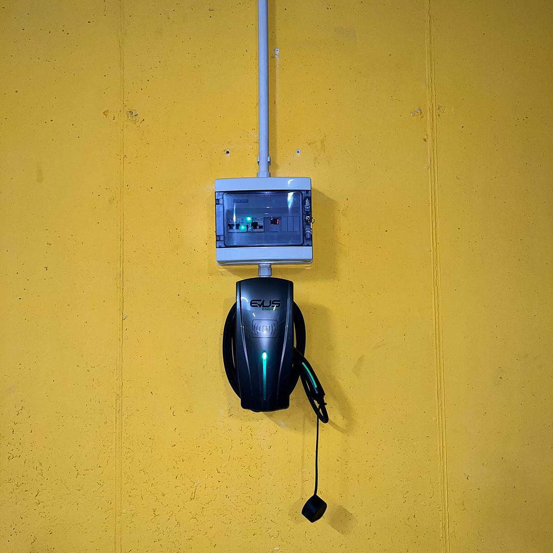 Instalación de Cargadores de Vehículos Eléctricos Realizadas 17