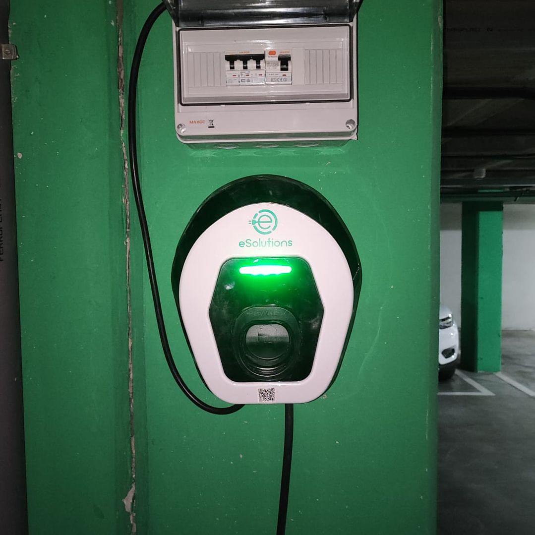 Instalación de Cargadores de Vehículos Eléctricos Realizadas 42