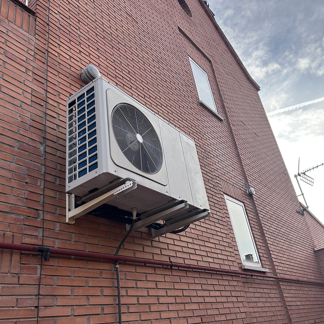 Instalaciones de Aerotermia | Ejemplos Reales de Clientes Satisfechos  43