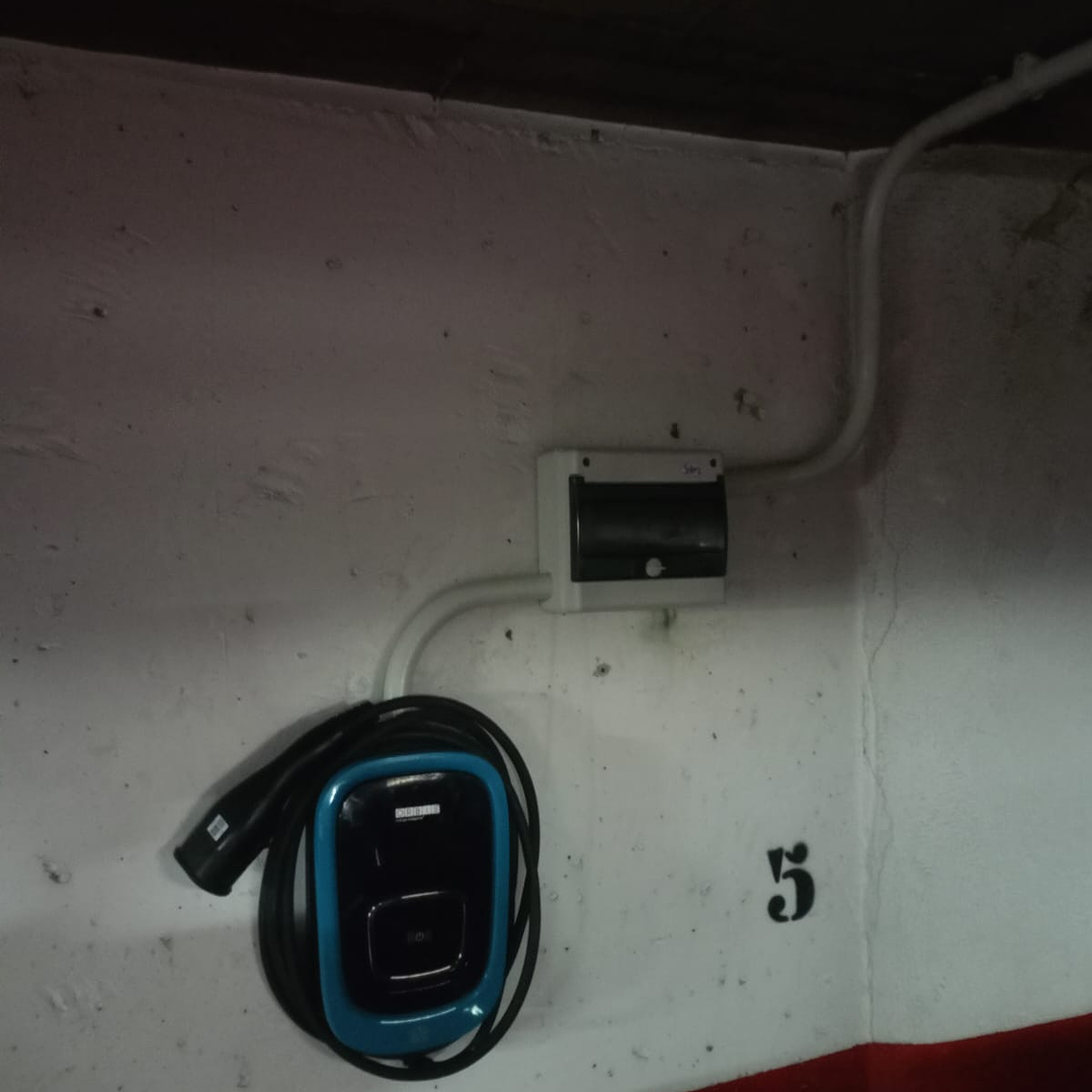 Instalación de Cargadores de Vehículos Eléctricos | Ejemplos Reales y Proyectos Finalizados 27