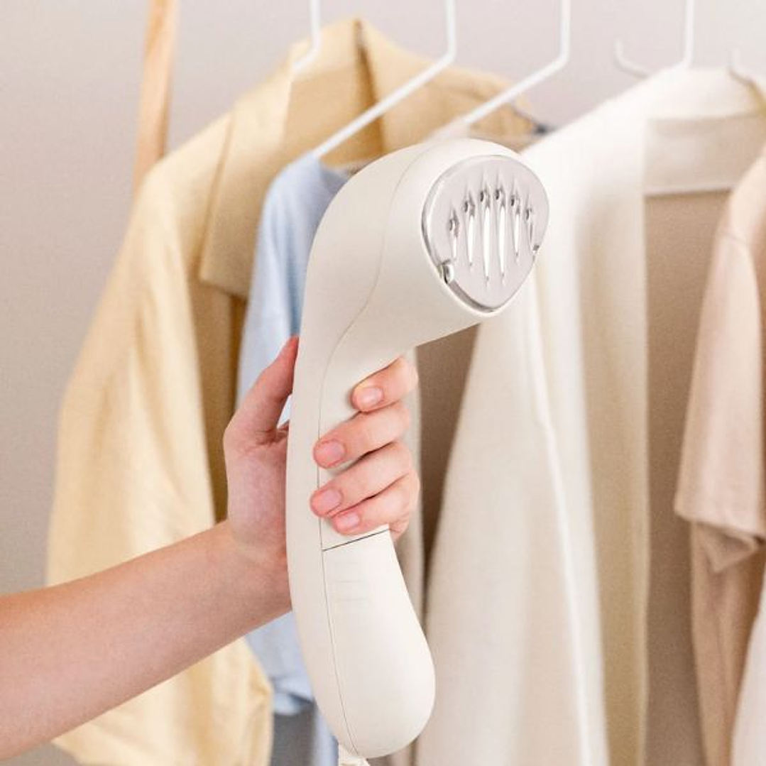 IRON UP – Plancha de Vapor Vertical Compacta y Potente 4