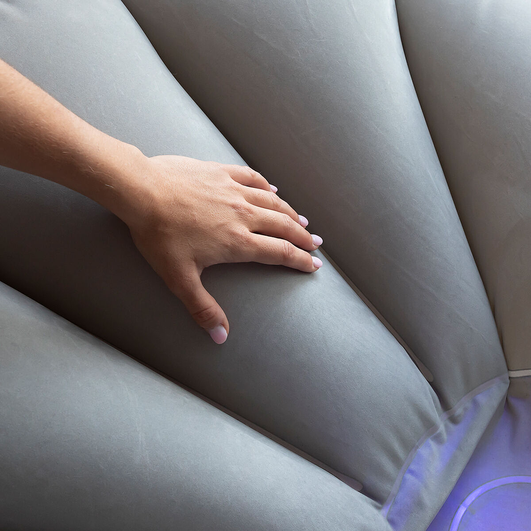 Sillón Hinchable con Luz LED Multicolor y Mando a Distancia Chight InnovaGoods – Uso Interior y Exterior, Diseño Transparente y Aterciopelado 6