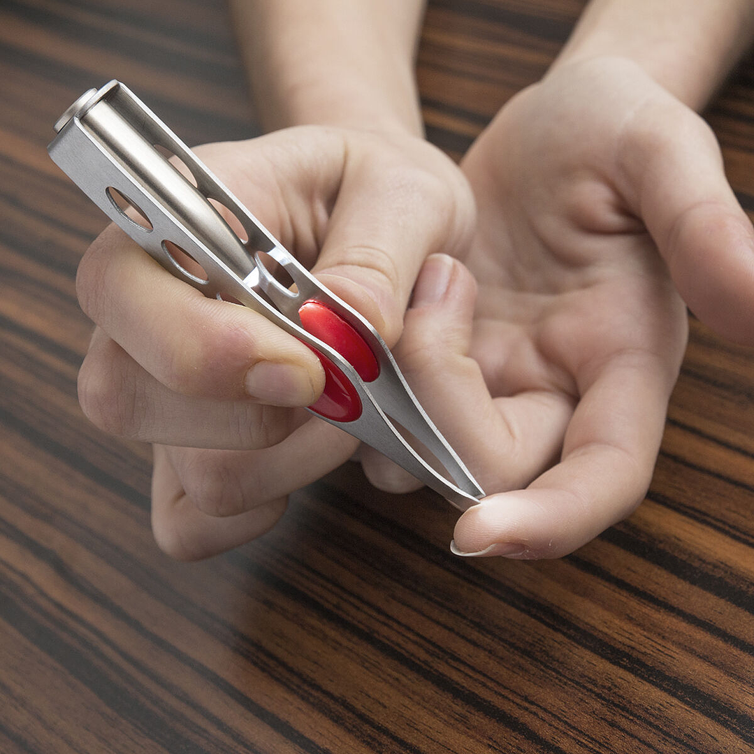 Pinzas de Depilar con Luz LED InnovaGoods – Precisión Profesional, Mayor Visibilidad y Depilación Perfecta en Cualquier Momento 3