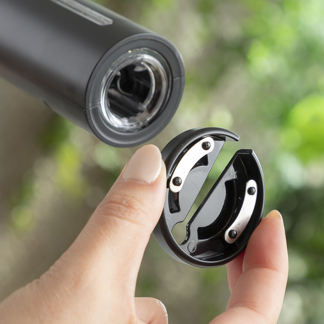 Sacacorchos Eléctrico Corkbot InnovaGoods para Botellas de Vino con Diseño Elegante y Portátil 4