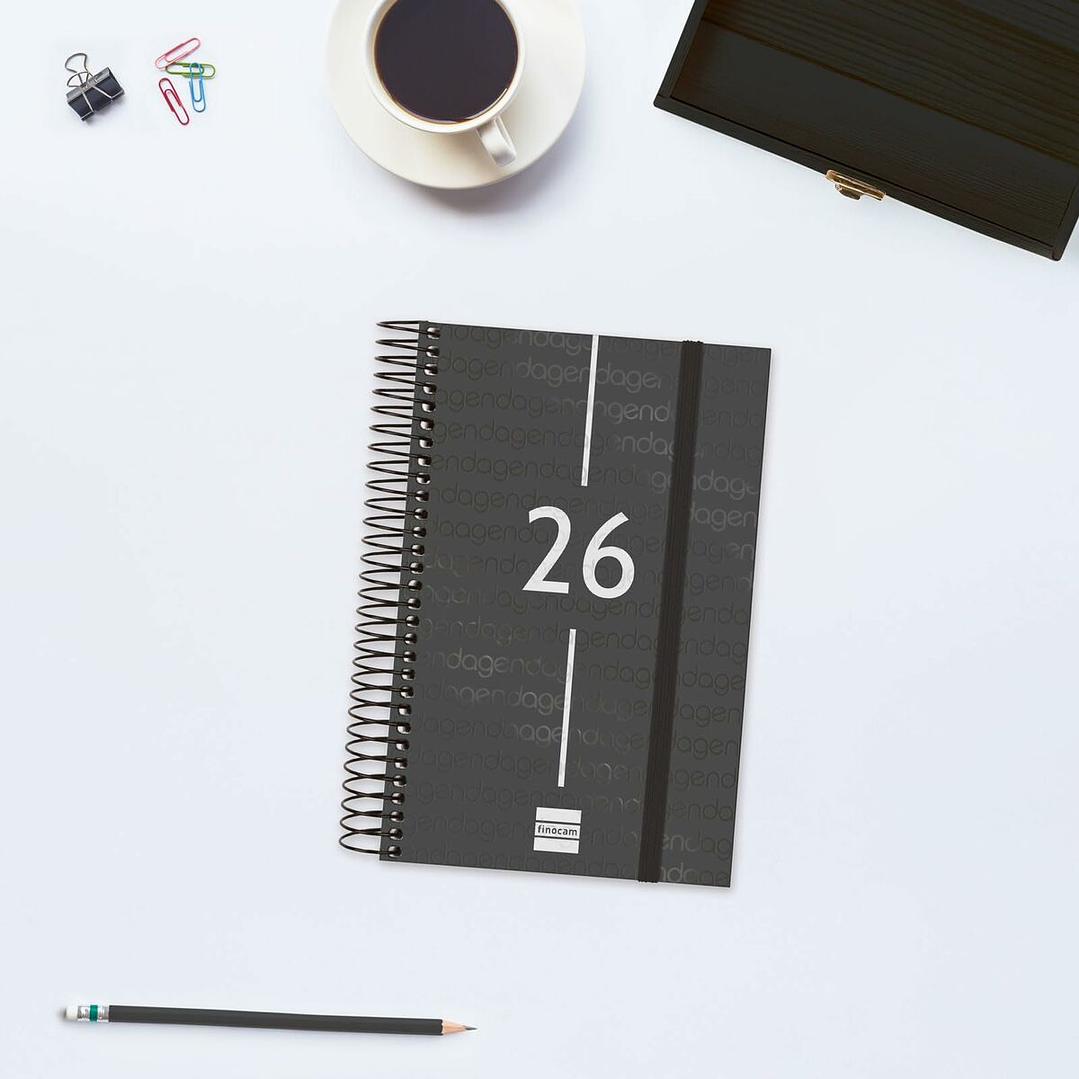 Agenda Finocam YEAR Negro 2026 Día Vista – Compacta y Funcional 1