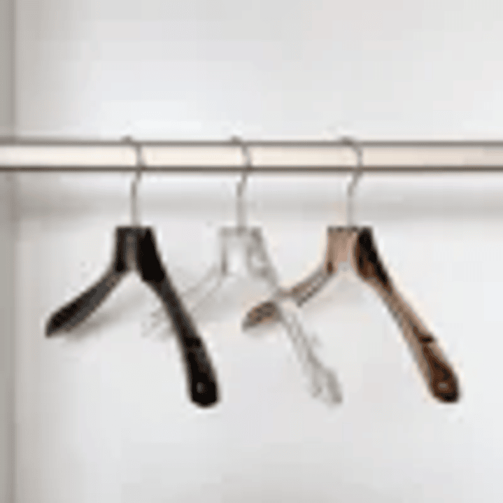 Percha Acrílica Transparente LEILOI | Diseño Mate con Gancho Dorado para Ropa 20