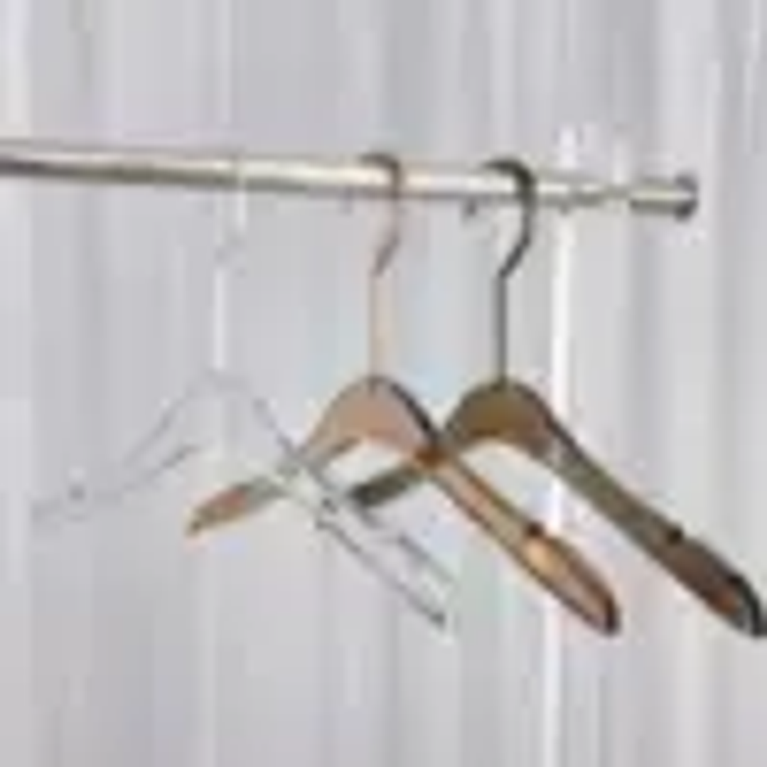 Percha Acrílica Transparente LEILOI | Diseño Mate con Gancho Dorado para Ropa 24