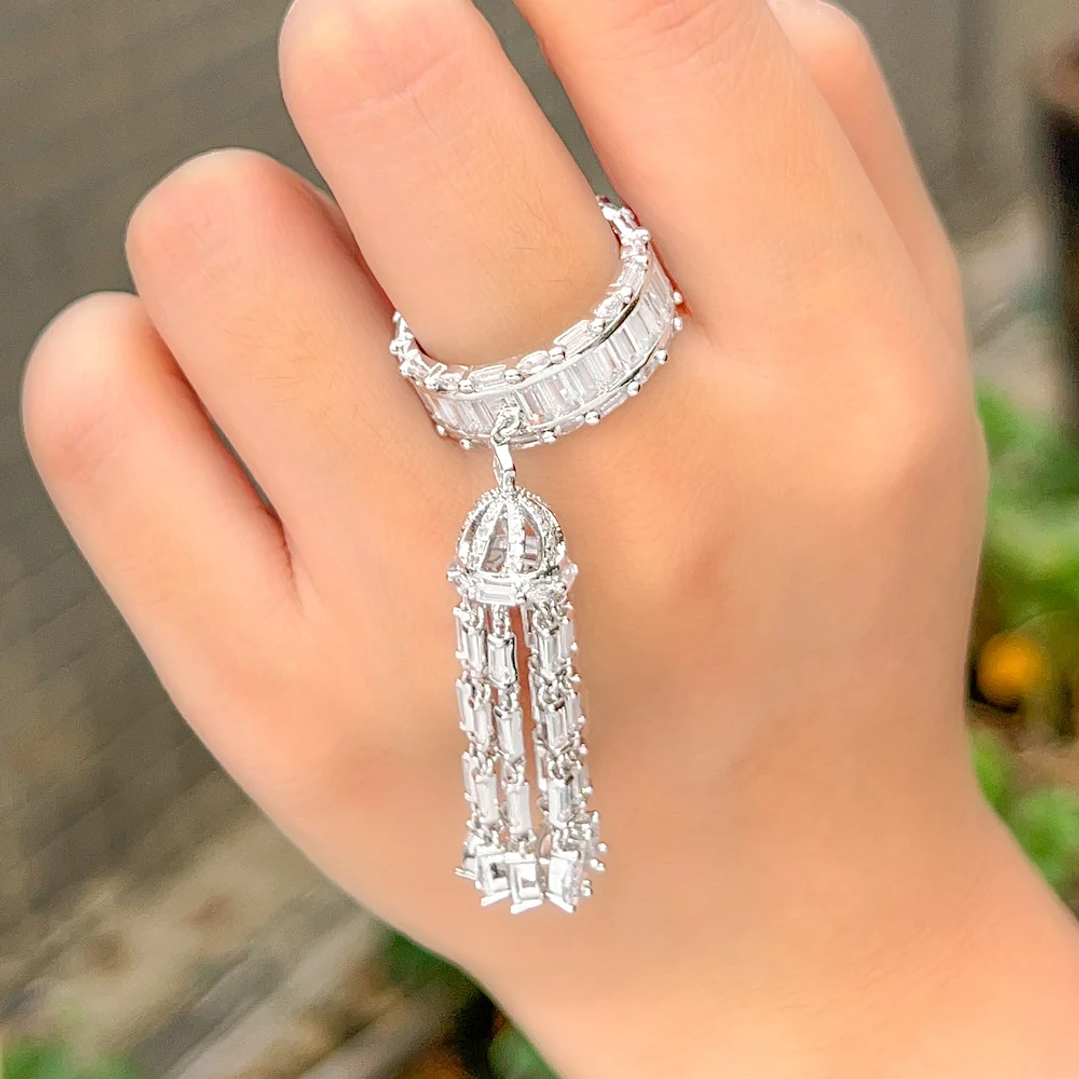 Anillo Bohemio Qoolady con Borla y Circonita | Diseño Chic para Bodas y Fiestas 2