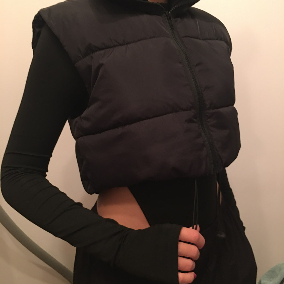 Chaleco Mujer Sin Mangas  Slim Fit con Capucha en Varios Colores
 26