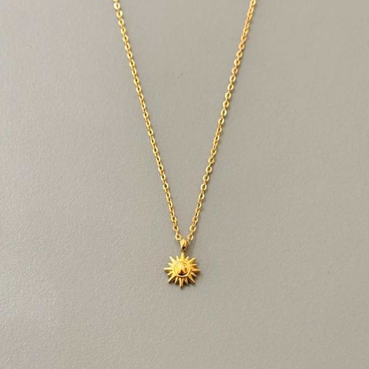 Collar Minimalista de Sol - Acero Inoxidable Oro 14k Hipoalergénico