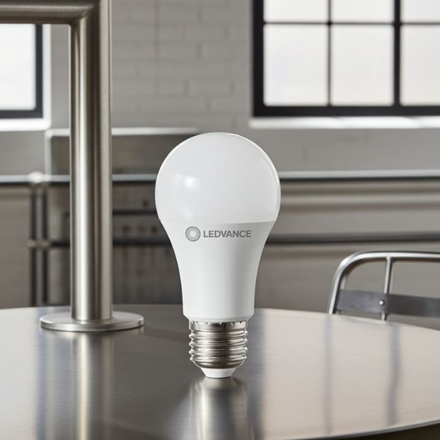 LEDVANCE 10W 6500K E27  Bombilla LED Blanca Fría 2