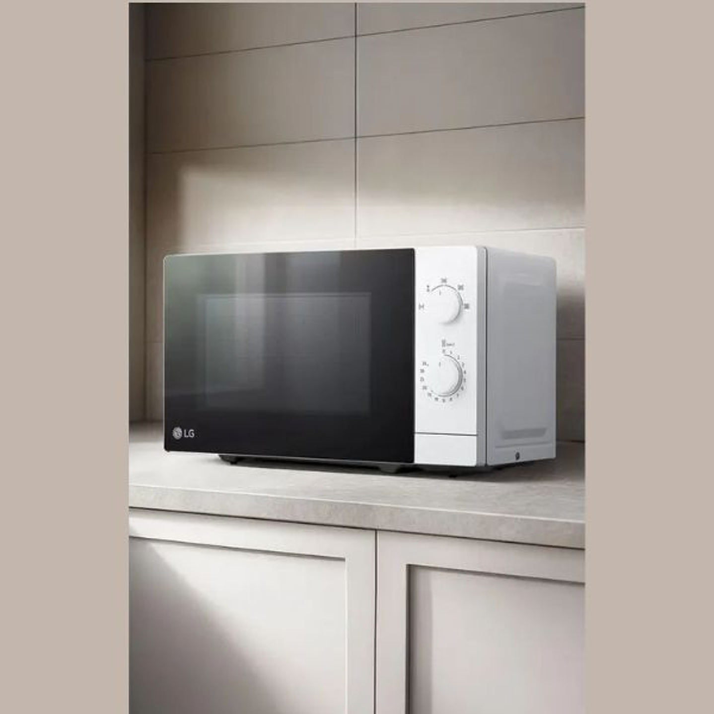 Microondas LG 20L con Grill 700W Negro 3