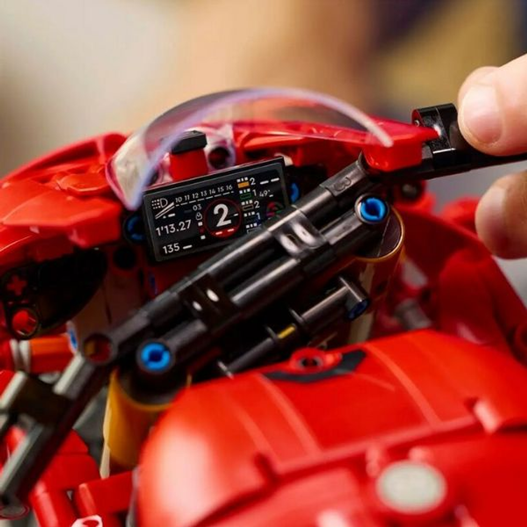 Ducati Panigale V4 S LEGO 42202 Moto Technic 6