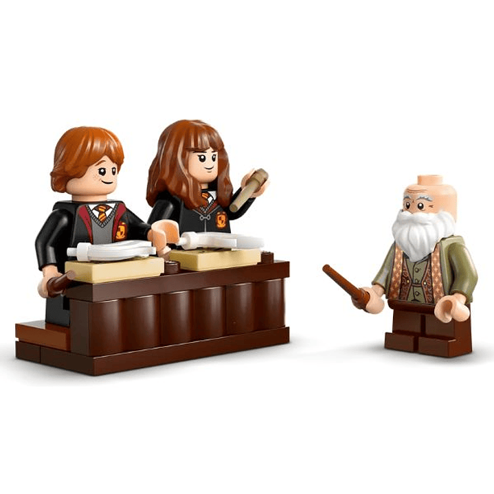 LEGO Harry Potter 76442 Castillo de Hogwarts Clase Encantamientos 5