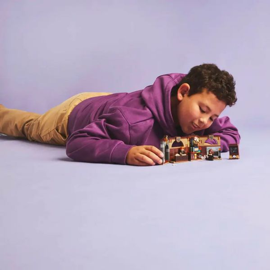 LEGO Harry Potter 76442 Castillo de Hogwarts Clase Encantamientos 7