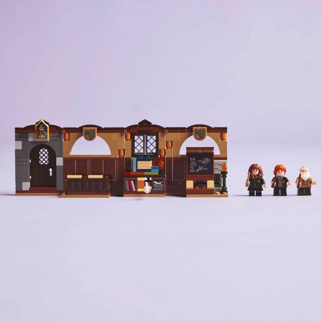 LEGO Harry Potter 76442 Castillo de Hogwarts Clase Encantamientos 8