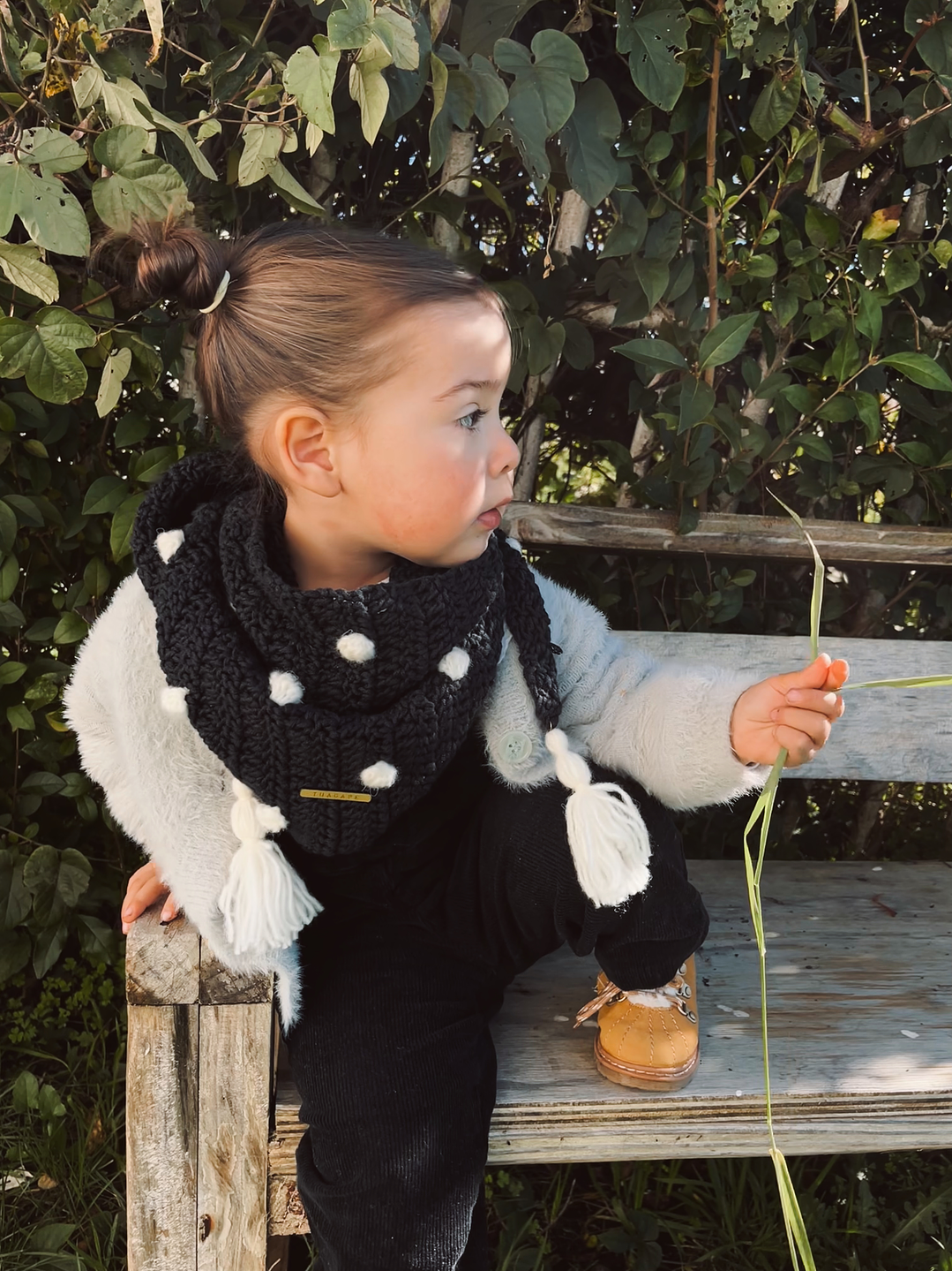 Bufanda triangular Pompom 1