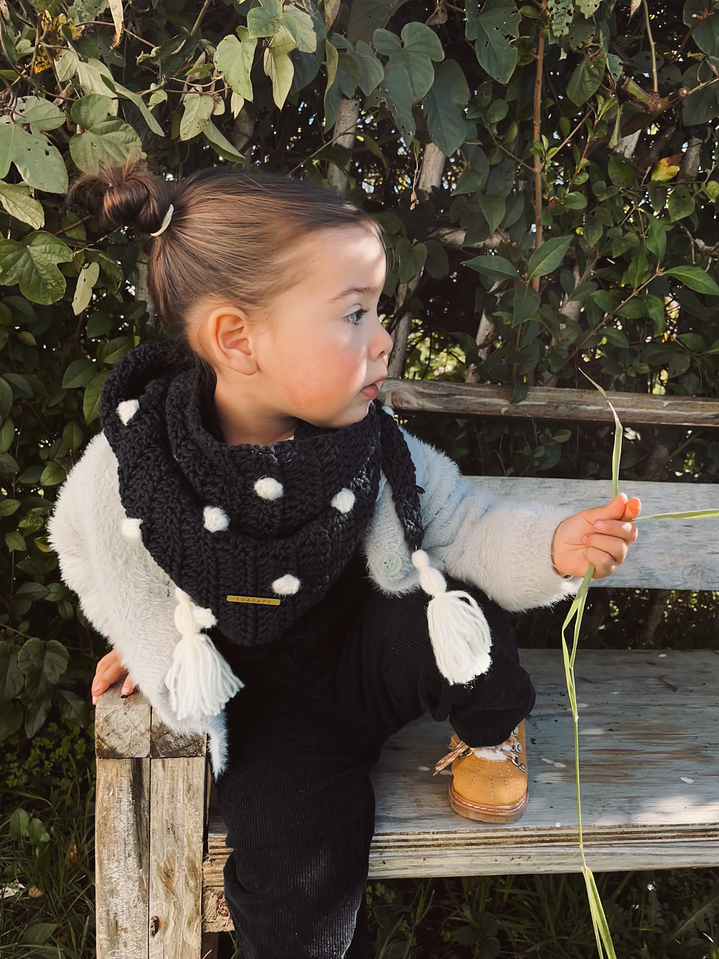 Bufanda triangular Pompom 1