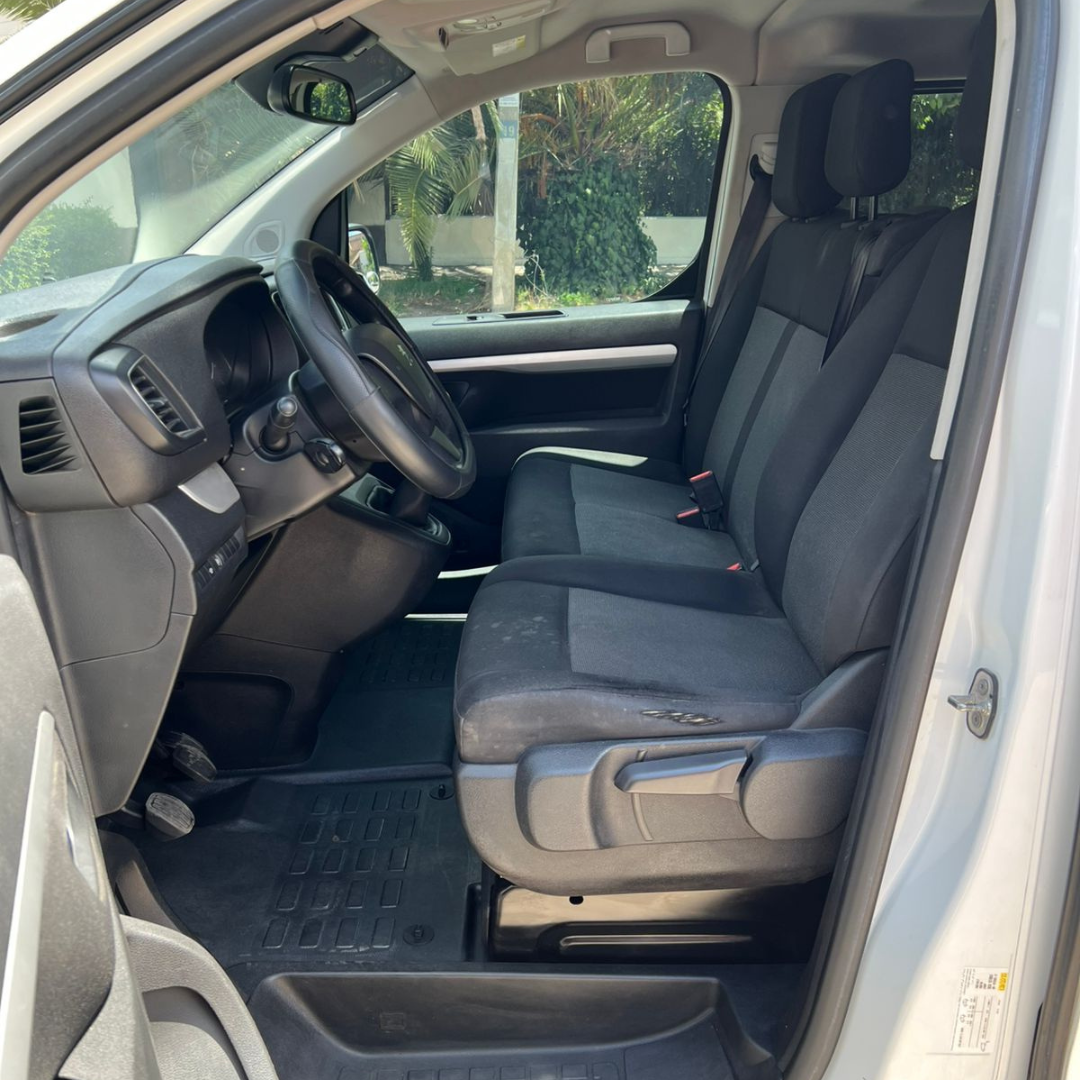 Traveller Business Blue HDI - Año 2022 16