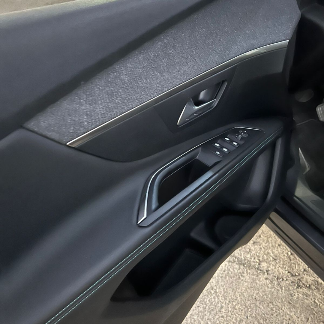 3008 Blue HDI - Año 2023 18