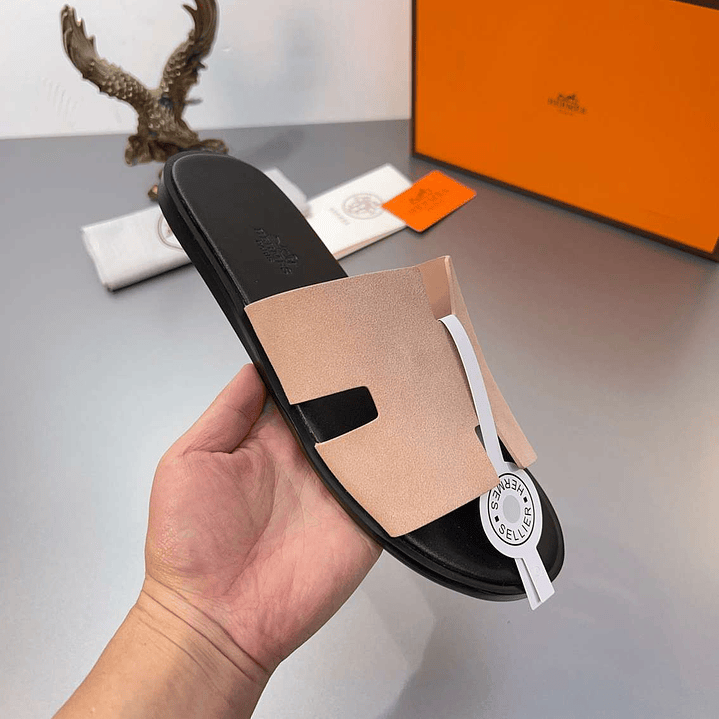 Chinelo Hermes  1