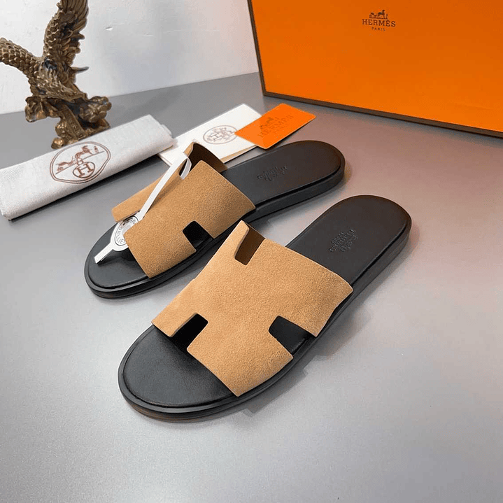 Chinelo Hermes  3