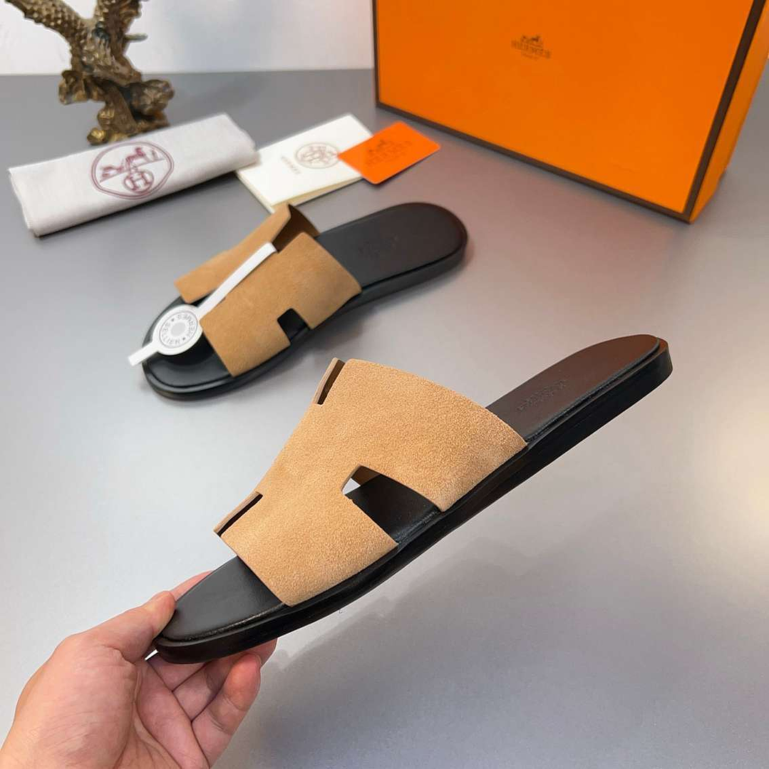 Chinelo Hermes  6