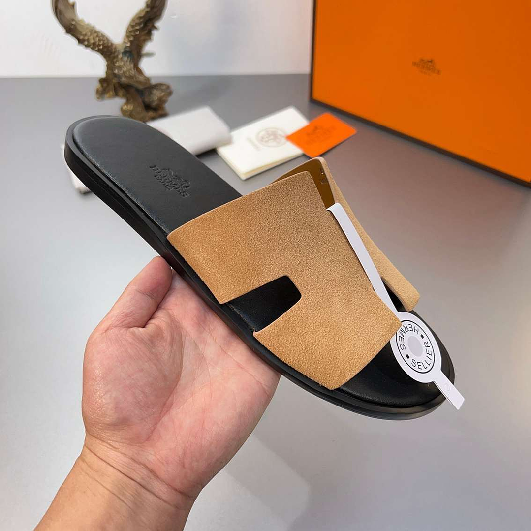 Chinelo Hermes  1