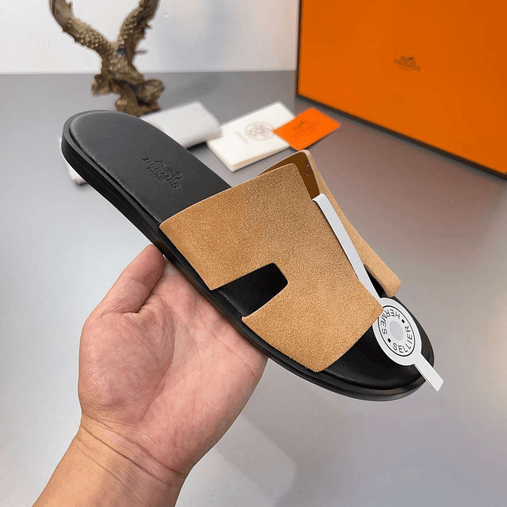 Chinelo Hermes  1