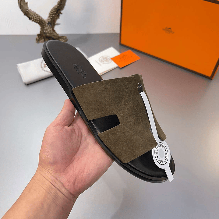 Chinelo Hermes  1