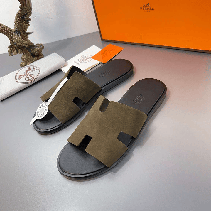 Chinelo Hermes  8