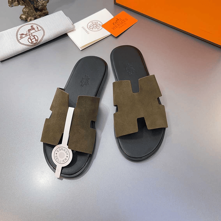 Chinelo Hermes  9