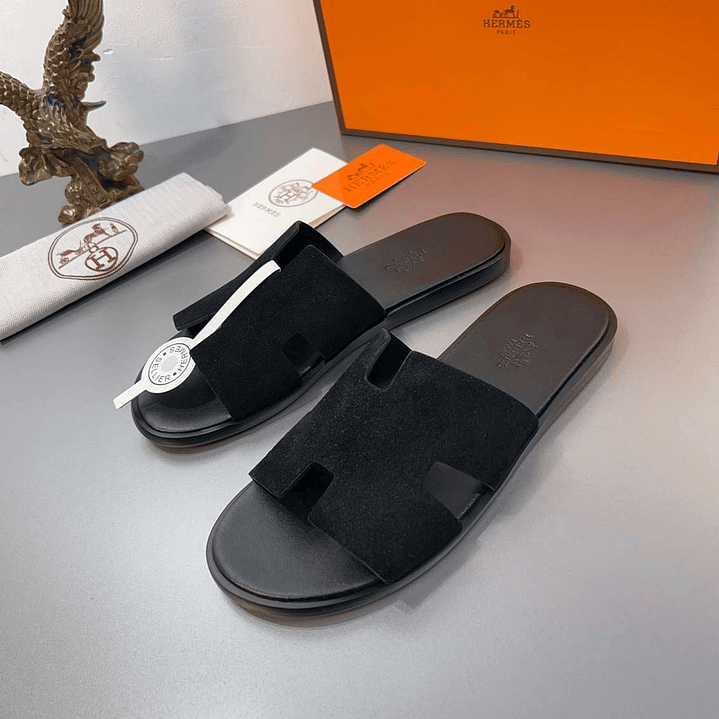 Chinelo Hermes  2