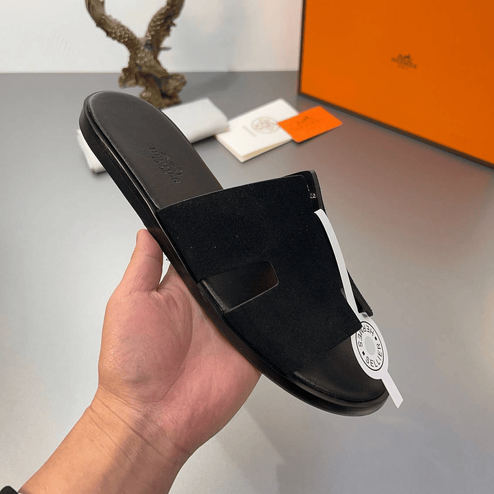 Chinelo Hermes  1