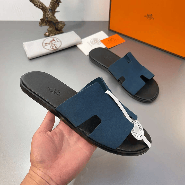 Chinelo Hermes  3