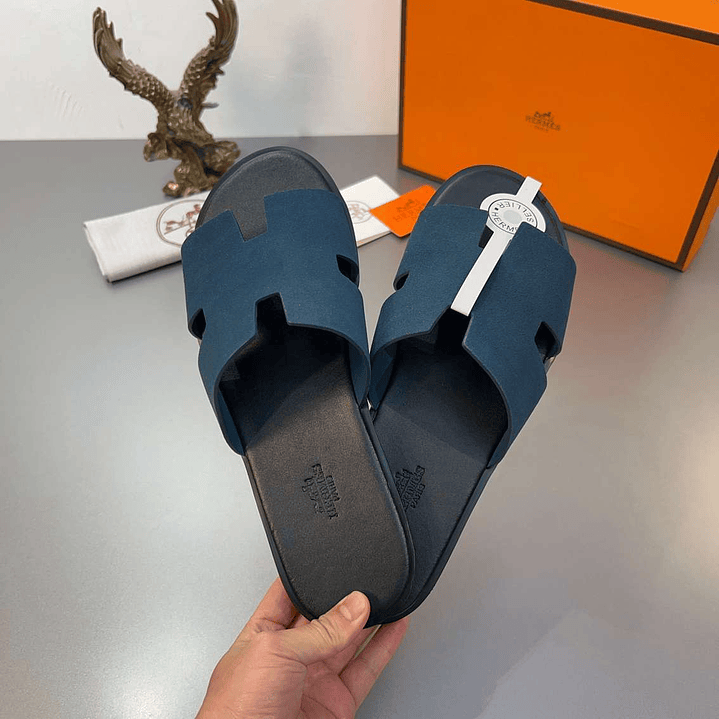 Chinelo Hermes  5