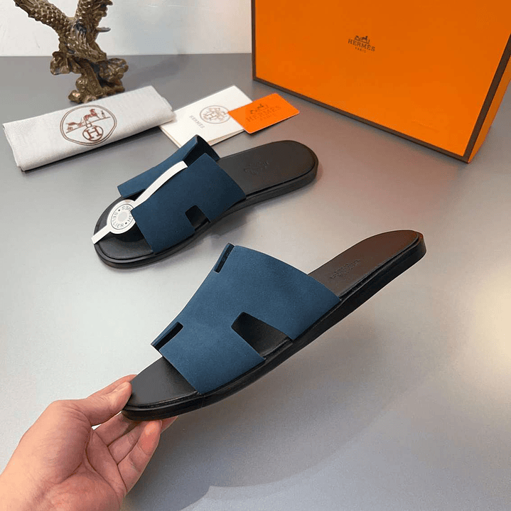 Chinelo Hermes  8